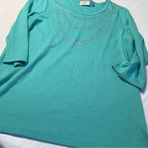 Quacker factory top w/ decor SZ M NWOT